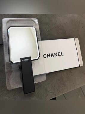 CHANEL Black hand-held Mirror Gift Set